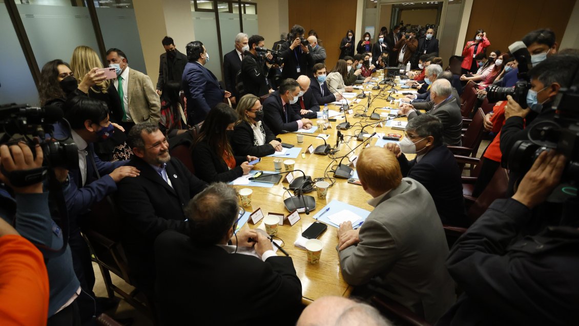 Concluyó primer encuentro: El lunes se realizará segunda reunión para delinear itinerario constituyente