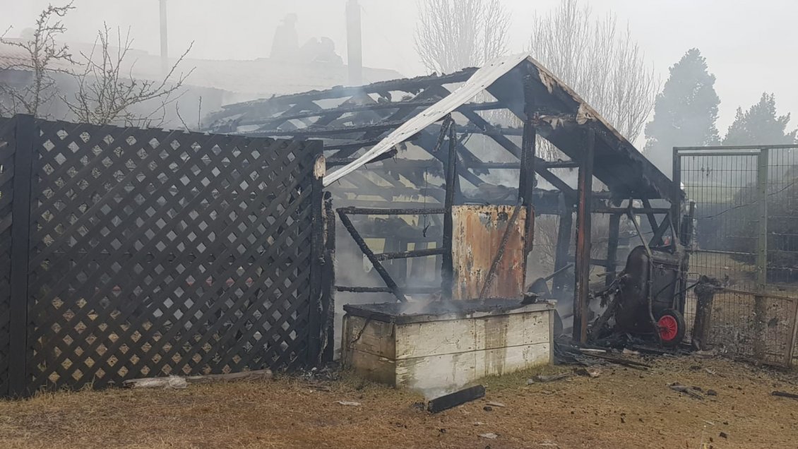 Incendio destruyó vivienda en el sector norte de Punta Arenas