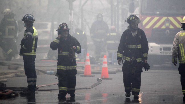 Incendio consumió tres casas y un taller mecánico en Antofagasta