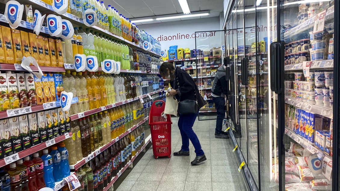 La inflación en Argentina permanece muy elevada y se encamina al 100% anual
