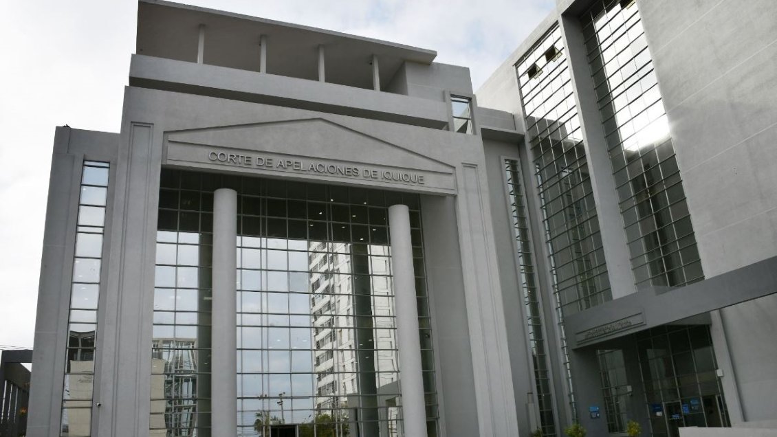 Municipalidad de Iquique deberá indemnizar a mujer que se fracturó ambos pies por mal estado de calzada