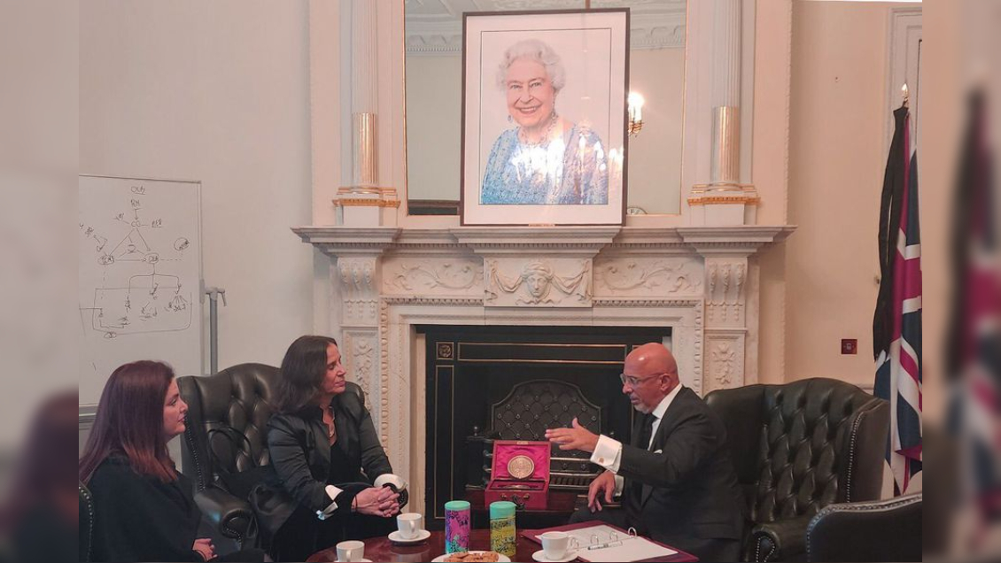 Canciller Urrejola llegó a Londres para asistir al funeral de Isabel II