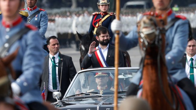 Presidente Boric encabezó su primera parada militar: Se realizó con público y hubo pifias