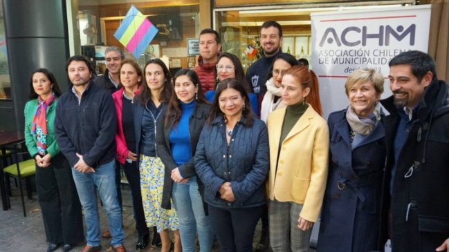 Alcaldesas y alcaldes buscan promover rol activo de municipios en nuevo acuerdo constituyente