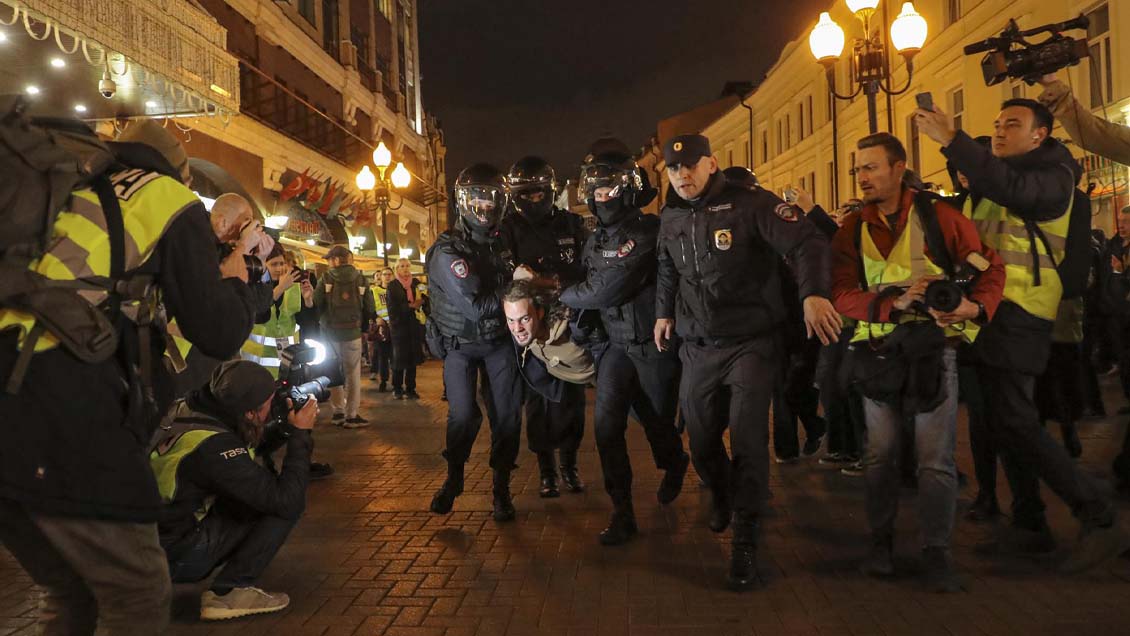Más de 1.000 detenidos en protestas en Rusia contra la movilización parcial de reservistas