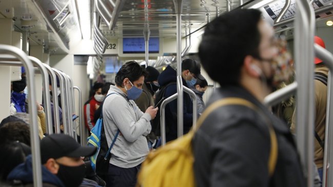 Transportes recomienda utilizar mascarilla en buses o trenes llenos de pasajeros