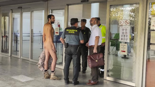   Hombre intentó ingresar desnudo a un juicio en su contra por exhibicionismo 