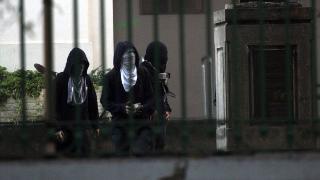 Nueva jornada de desmanes de estudiantes: Metro informó cierre de estaciones