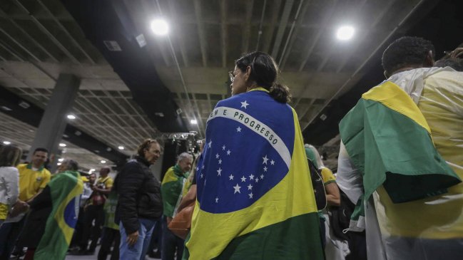 Bolsonaro afirma que Brasil se juega su libertad mientras Lula se repliega