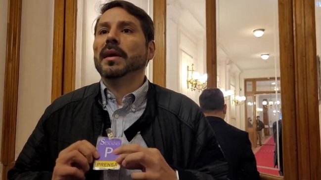 Activista de extrema derecha ingresó al Congreso tras acreditarse como prensa