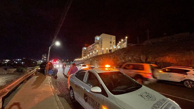 Vehículo cayó desde un mirador sobre concurrida avenida de Arica