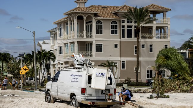 Un hombre murió en Florida tratando de vaciar su piscina bajo el huracán