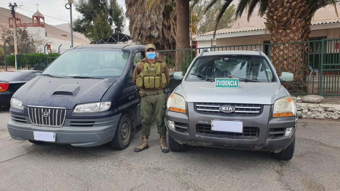 Dos delincuentes fueron detenidos cuando intentaban sacar de Chile vehículos robados