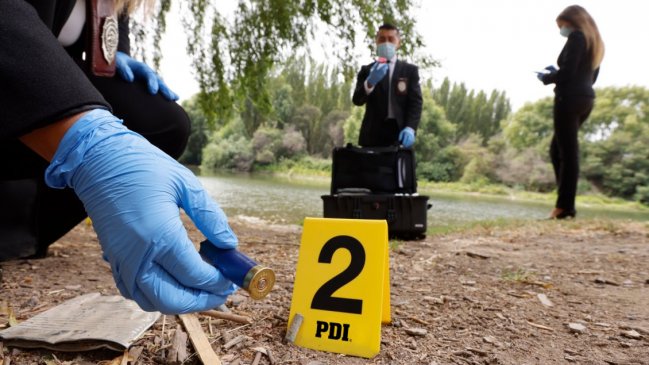 Arica: Joven de 19 años fue baleada al interior de un auto desde otro vehículo