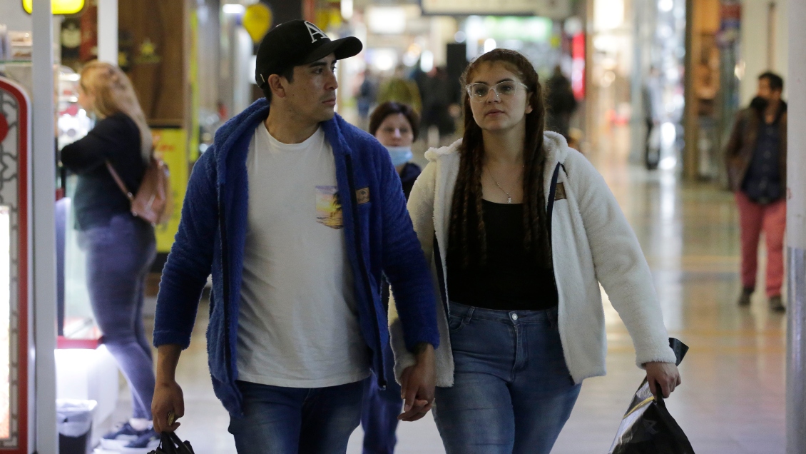 Chile inicia su apertura generalizada con más de 15 mil casos activos y una positividad de 8,4%