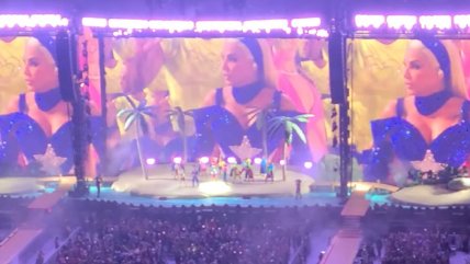   Bad Bunny cantó en Los Angeles e invitó a Ivy Queen 