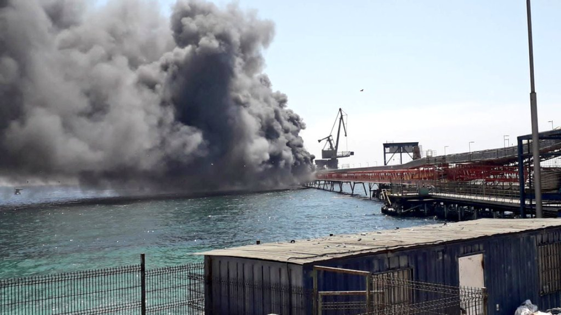 Incendio afectó al muelle terminal del Puerto Mejillones