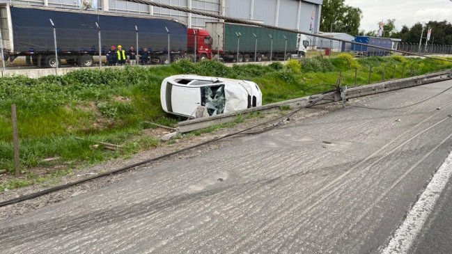 Sujeto volcó vehículo robado y con droga en su interior en Sagrada Familia