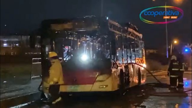 Pasajero quemó una micro en Pedro Aguirre Cerda