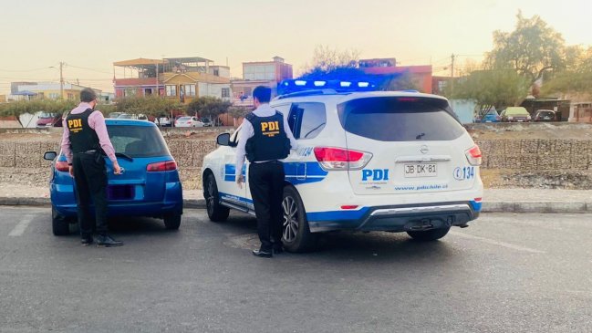 PDI detuvo a mujer que tenía seis gallos de pelea vivos en el maletero de su vehículo