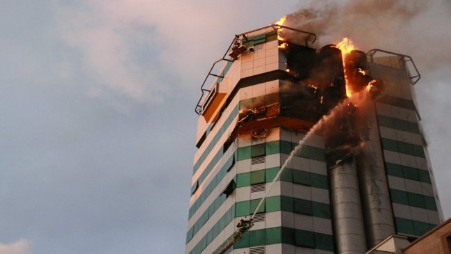 Hombre que quemó edificio en el estallido social se salvó de la cárcel: 