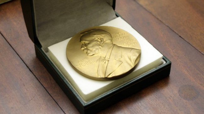  Hoy se entrega el Nobel de Literatura: Salman Rushdie, Liudmila Ulítskaya y Michel Houllebecq lideran las apuestas  