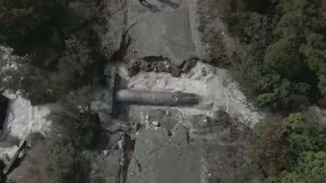 Múltiples socavones generan corte de ruta hacia Bahía Exploradores en Aysén