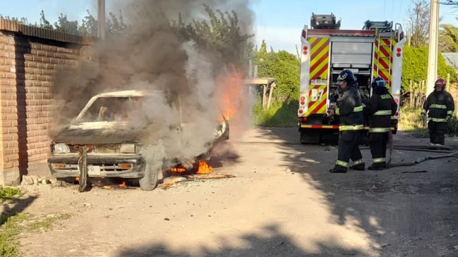 Curicó: Delincuentes robaron 32 millones en salida de banco, huyeron en un auto y lo quemaron