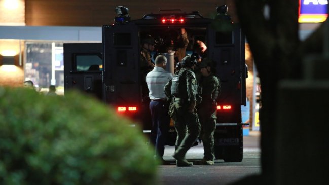   Tiroteo dejó cinco muertos, entre ellos un policía, en Carolina del Norte 
