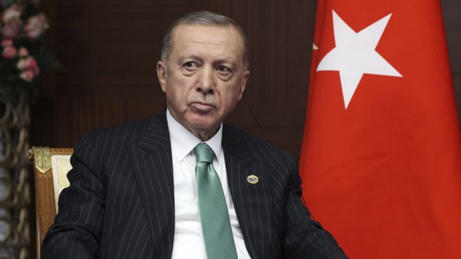   Turquía aprueba ley que castiga con cárcel difundir 