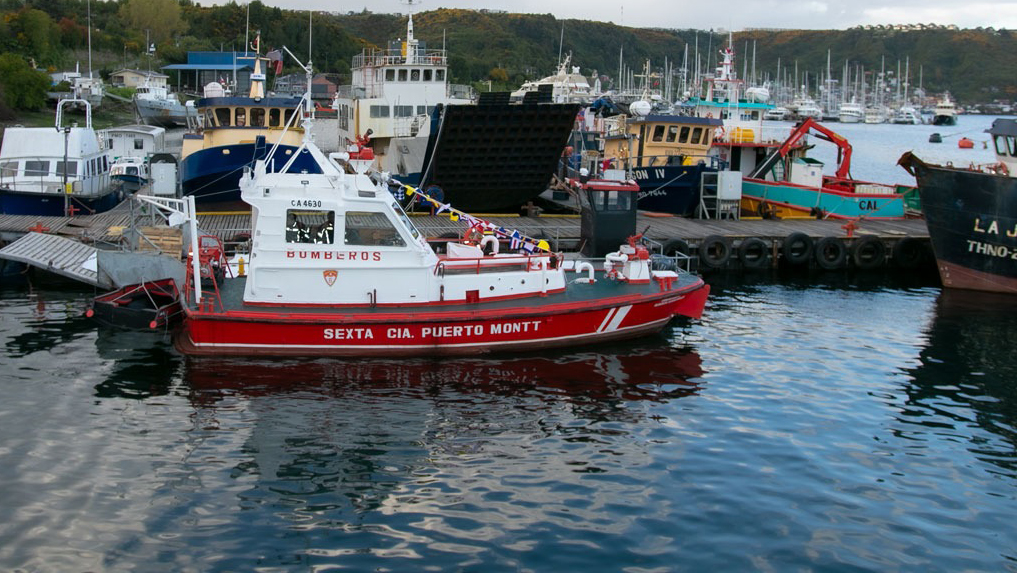 Bomberos cuentan con la primera lancha para combatir incendios en el mar