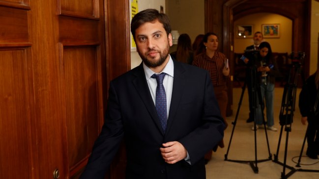 Presidente de la Cámara espera que los partidos cierren este lunes las 