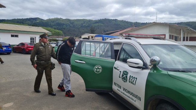 Sólo con arresto domiciliario nocturno quedó banda acusada de violento robo a adulto mayor en Curicó