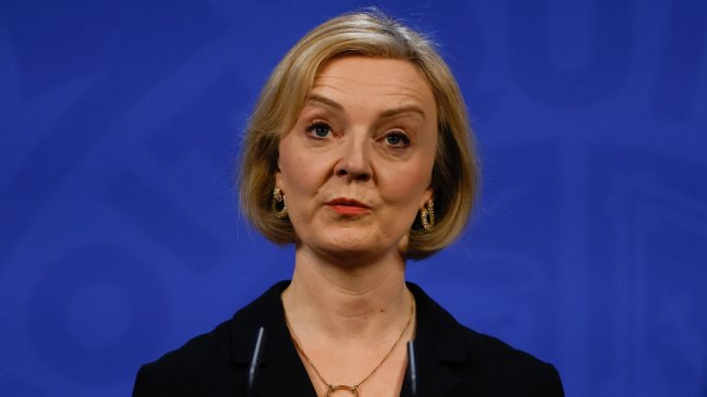 Tras la salida de la ministra del Interior, Liz Truss se aferra al gobierno británico