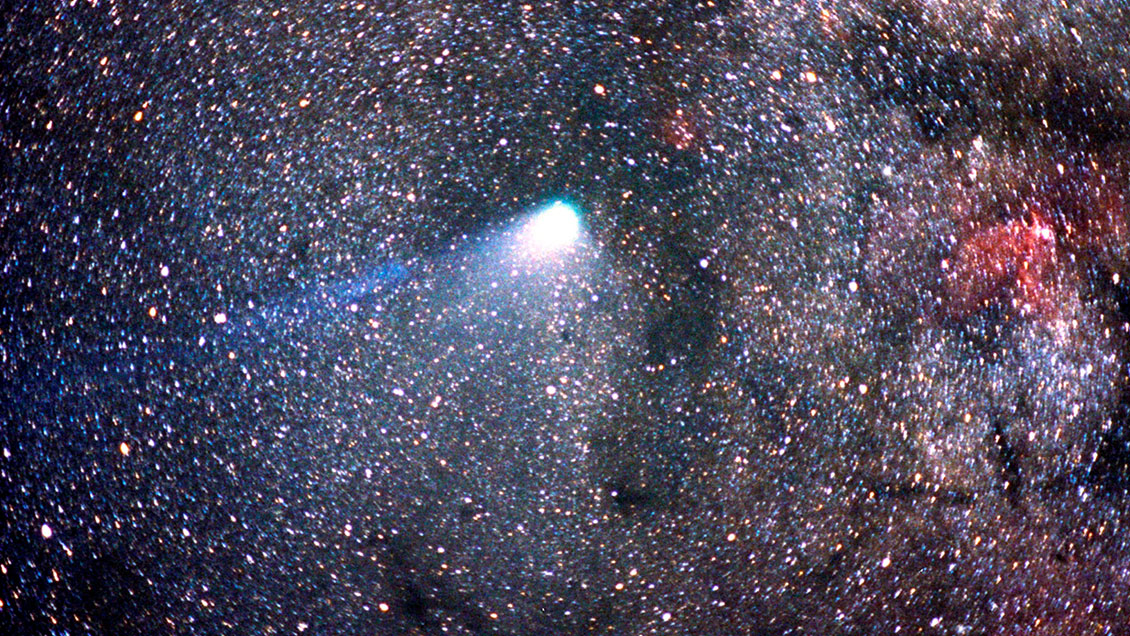 Restos del famoso cometa Halley sobrevolarán la Tierra con una lluvia de estrellas: Cómo y cuándo verla