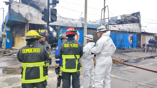 Encuentran cuerpo tras incendio que destruyó radio y supermercado en Parral