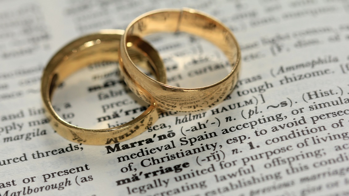 Hombre compró una moto y se enteró que estaba casado con una desconocida