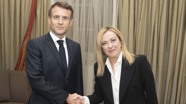  Meloni y Macron abogaron por colaborar ante 