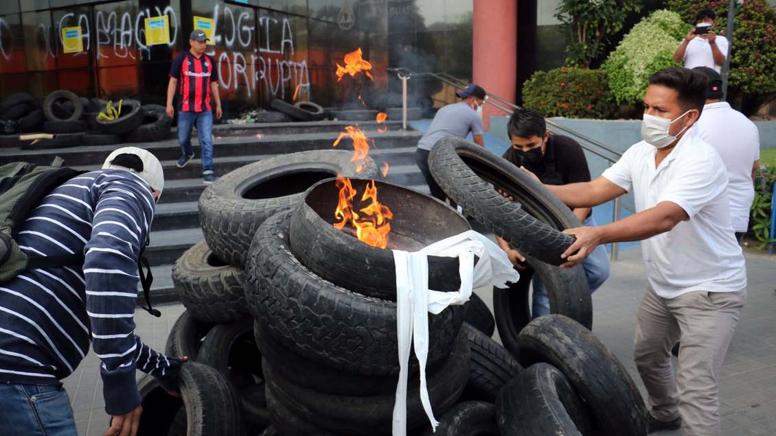 Mayor región de Bolivia cumple tercer día de paro con intentos de desbloqueo
