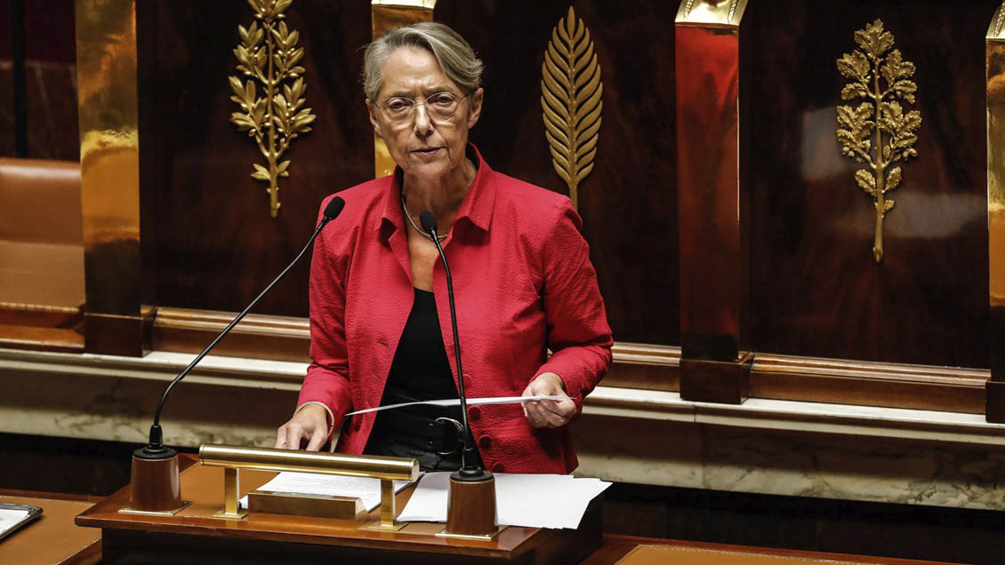 El Gobierno francés salvó su continuidad tras superar dos mociones de censura