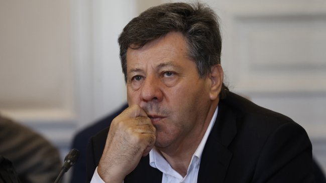 Senador Juan Castro emplaza un cambio de 