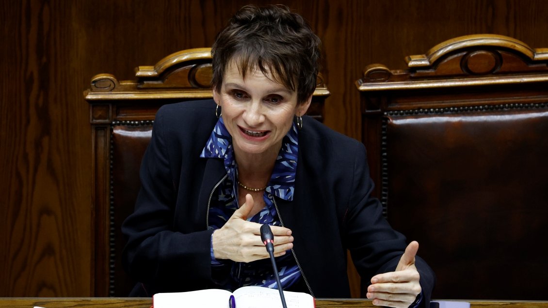 Ministra Tohá: Que un policía le dispare a un criminal no es violar los derechos humanos