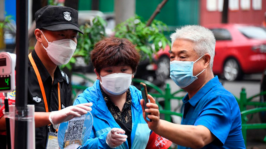 Shanghái ofrece dosis de refuerzo contra el covid con nueva vacuna inhalable