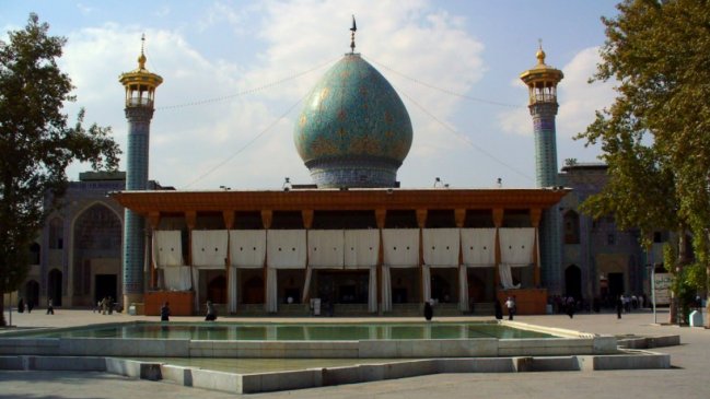   Estado Islámico reivindicó ataque contra santuario chiita en Irán: hay al menos 15 muertos 