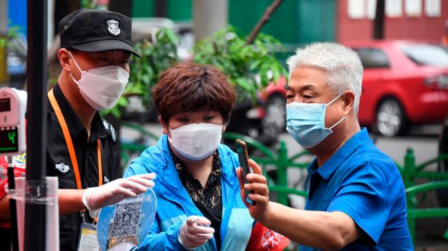 Shanghái ofrece dosis de refuerzo contra el covid con nueva vacuna inhalable