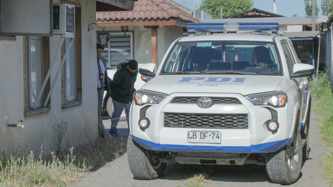 Sospechosos de homicidio fuera de la Cárcel de Curicó fueron detenidos en Osorno