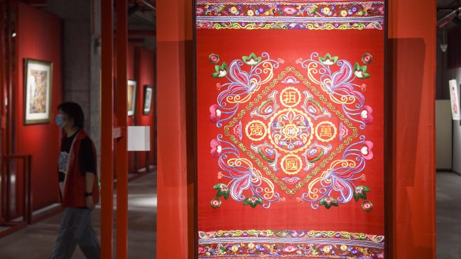 Lo tradicional también está de moda: Bordado para la prosperidad