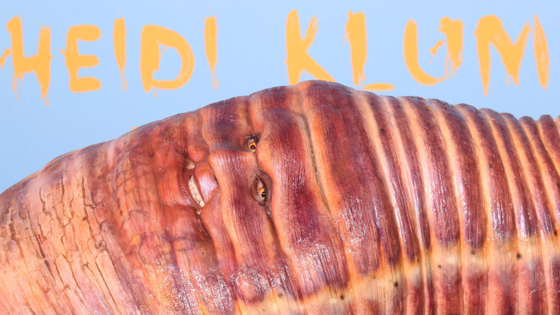 La Reina del Halloween, Heidi Klum, sorprendió con repugnante disfraz