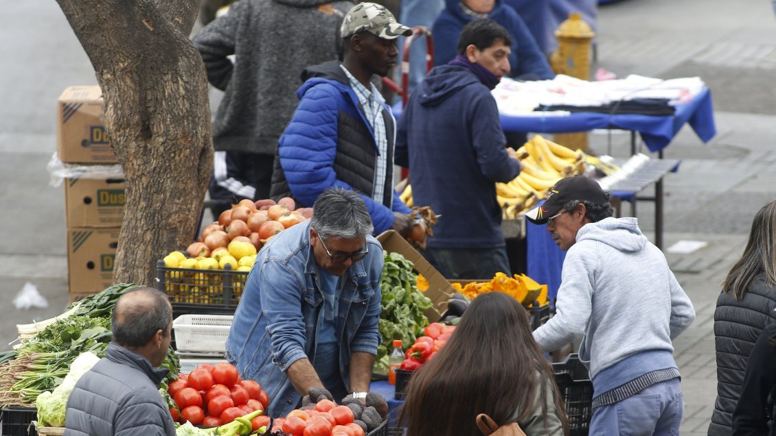 Economía chilena se contrae: Imacec de septiembre llegó al -0,4%