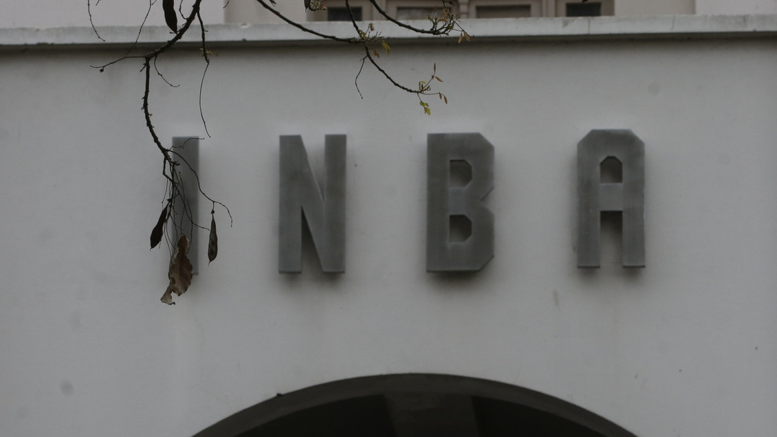 Amago de incendio afectó al Internado Nacional Barros Arana: Rectora sufrió descompensación